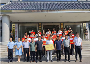 愛心傳遞，溫暖同行——磁澗鎮(zhèn)2024年社會扶貧暨洛陽九億重工集團資助貧困大學生愛心捐贈活動